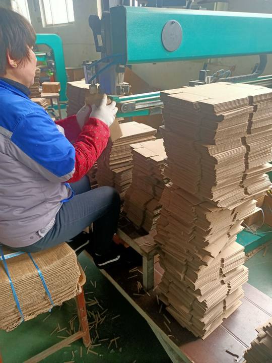 牛皮纸箱供应商